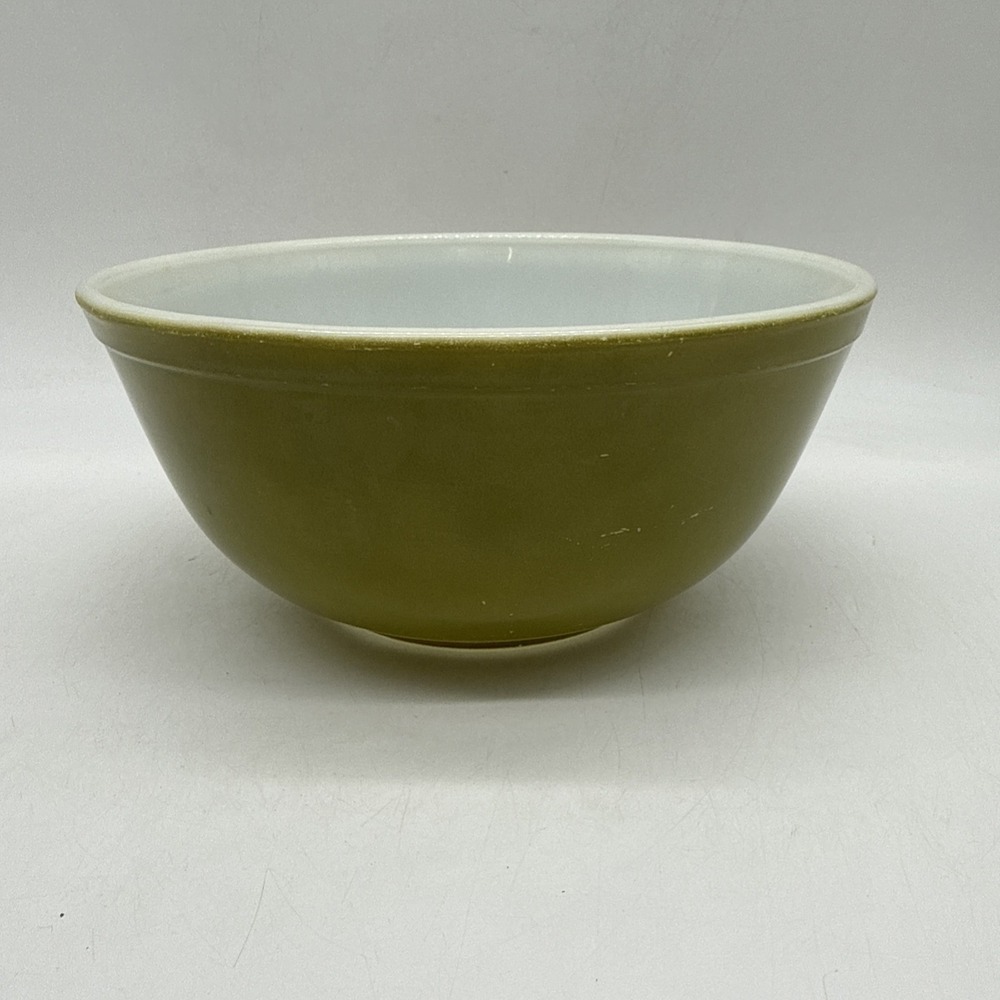 Vintage Pyrex Avocado Green 403 Mixing Bowl 2.5 QT